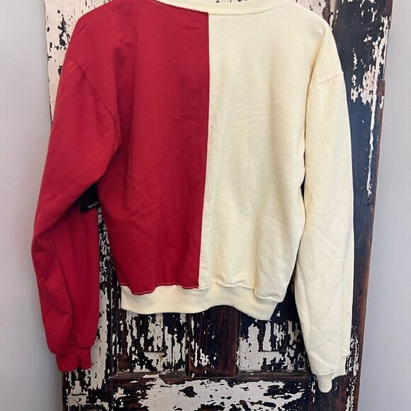 NWT Disney Winnie The Pooh two tone women’s sweatshirt.  Size M. - Picture 4 of 5